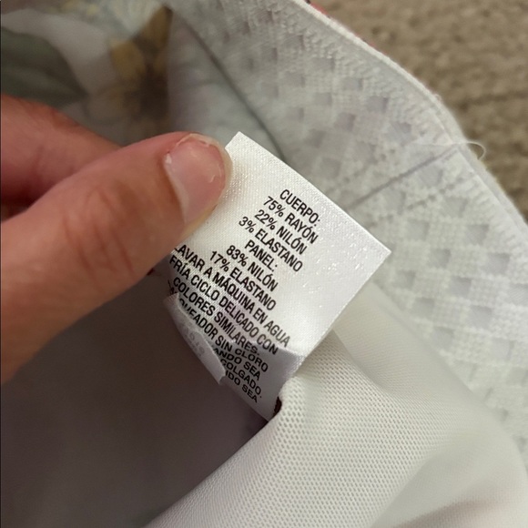 Charter Club White Pants with Floral Design size 8 - Picture 9 of 9